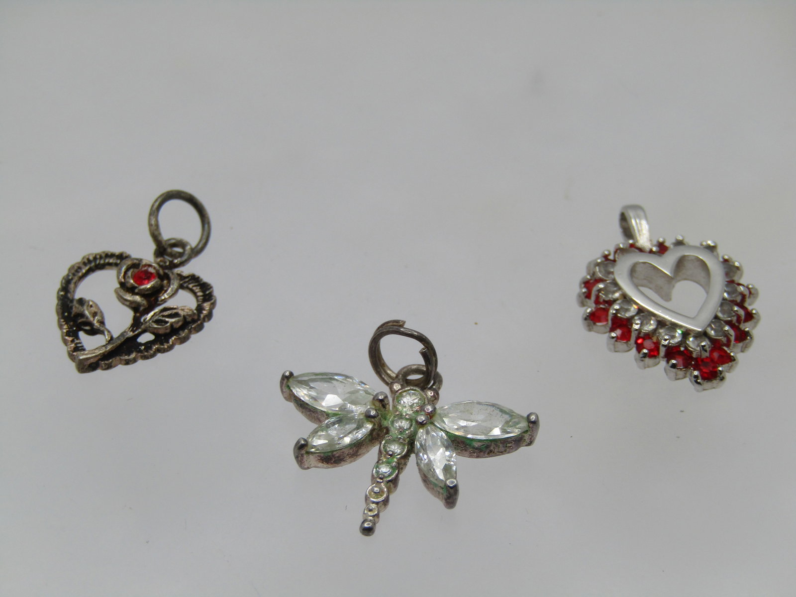 Vintage Pendant Lot, 1 Sterling, Hearts/Flowers/Dragonfly, 1970-1990: Title: Vintage Pendant Lot, 1 Sterling, Hearts/Flowers/Dragonfly, 1970-1990 Description: Vintage Pendant Lot, 1 Sterling, Hearts/Flowers/Dragonfly, 1970-1990. Sterling heart rose with red stone. Textu