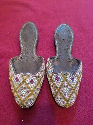 Vintage Chinese Beaded Slippers: Title: Vintage Chinese Beaded Slippers Description:These vintage Chinese Bead Embroidered Wedding Slippers, are true antiques from the 1920's Singapore Straits communities of Malacca and Penang Date/P
