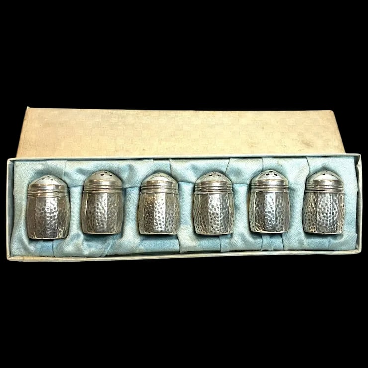 Vintage S.C.S. Co. Hammered Sterling Silver Mini Salt and Pepper Shakers in Original Presentation (1 of 6)