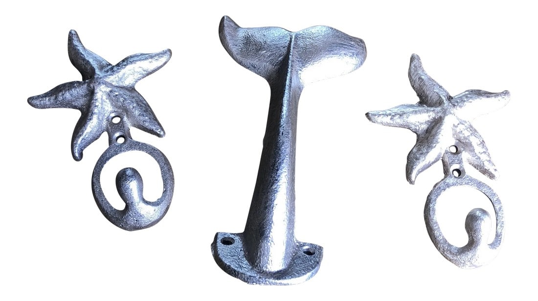 1980s Nautical Hooks - Set of 3: Beautiful collection of starfish and whale tail hooks, perfect for a bedroom or mud room. In great condition. Stunning pieces. Condition: Alterations: Original Condition Unaltered Imperfections: Some 