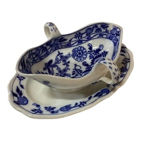 Early 20th Century Meissen Blue Onion Gravy Boat