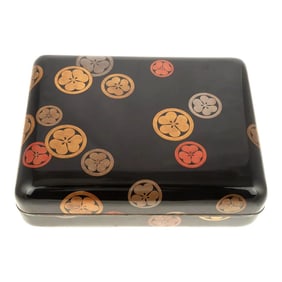 1920s Large Japanese Maki-E Lacquer Box With Mon of the Tokugawa Shogunate