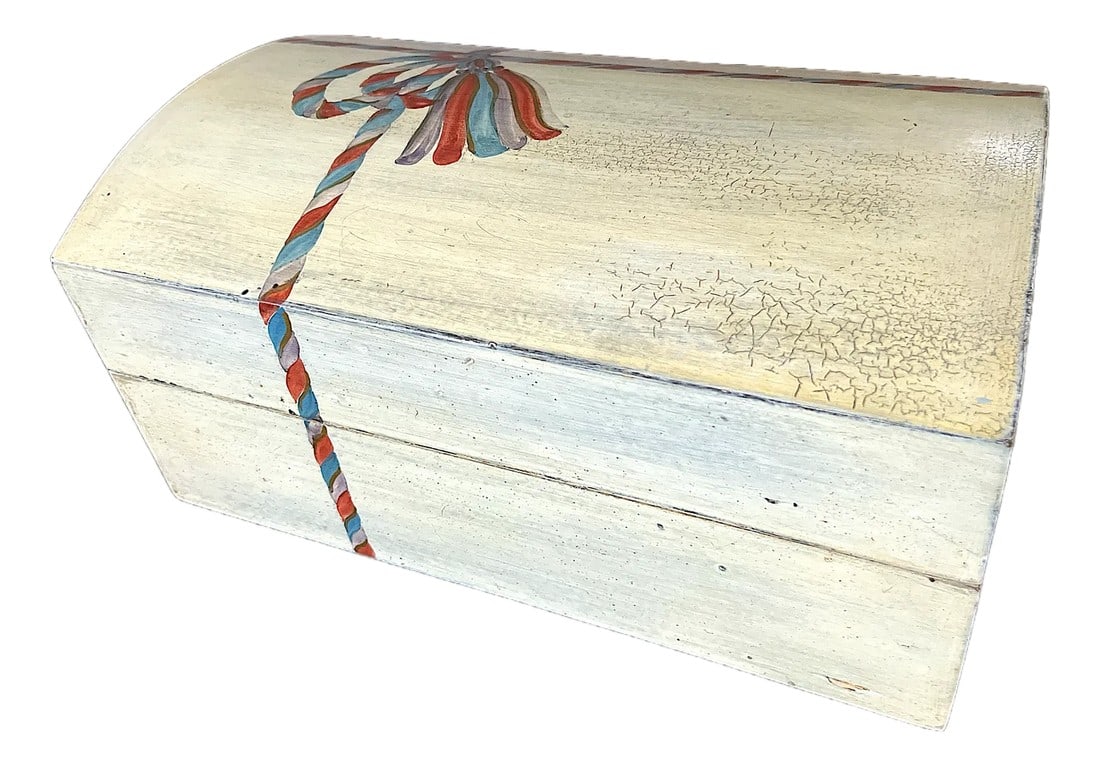 Mid 20th Century Hand-Painted Italian Dome-Top Box With Multicolor Tassel Motif (1 of 12)