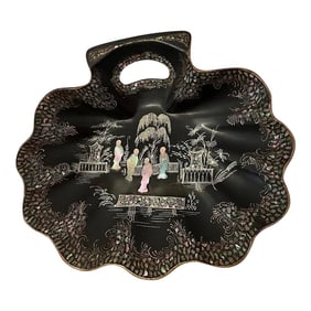 Antique Japanese Black Lacquer Papier Maché Scalloped Shell Dish With Mother of Pearl Inlay.