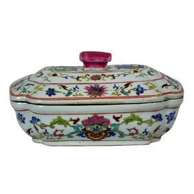 Antique Famille Rose Chinese Porcelain Soup Tureen