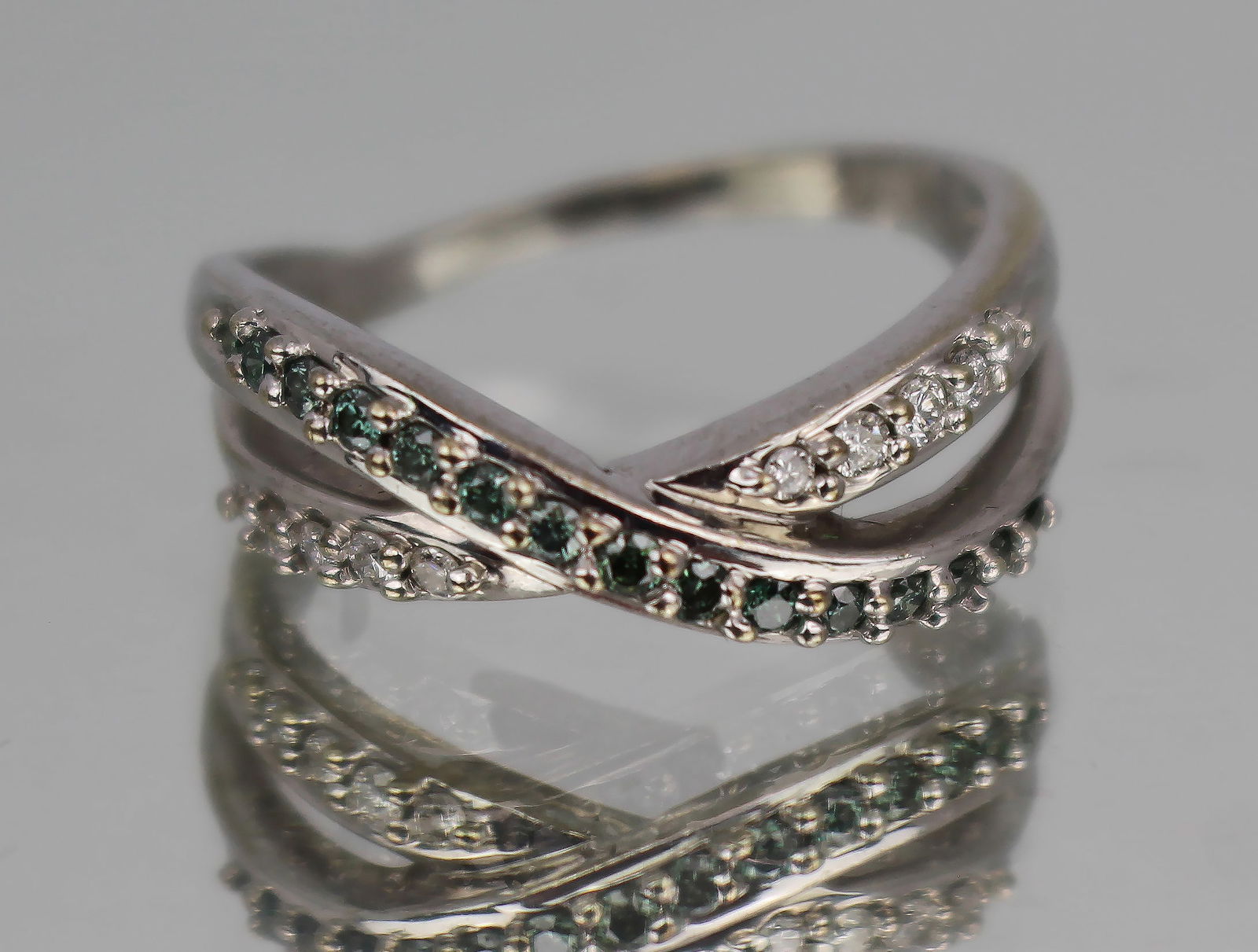 Vintage 9ct Diamond and Demantoid Ring: Title: Vintage 9ct Diamond and Demantoid Ring Description: Vintage 9ct White Gold Diamond and Demantoid Ring An attractive vintage ring set with alternating bands of small white diamonds and vivid gre