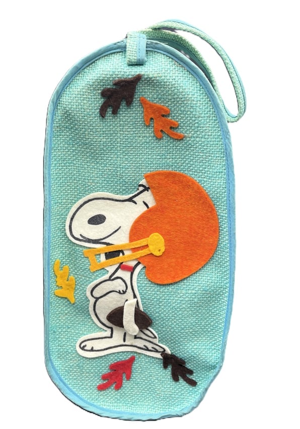 Vintage Snoopy Shoe Tote Peanuts Canvas Bag 1970's Charlie Brown Rare: Date/Period: 1970'SDimension: Approx. 19" including strap, 13" without strap x 6.5" wide x 3.75" deepMaterial: CANVAS TYPE MATERIALAdditional Information: Vintage Snoopy Shoe Tote Peanuts Canvas Bag 1