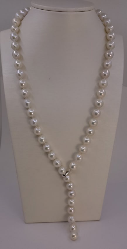 Necklace 9x11.5mm White Edison Freshwater pearls: Title: Necklace 9x11.5mm White Edison Freshwater pearlsDescription: Most freshwater pearls are nucleated by tissue, but Edison cultured pearls are nucleated with beads, exactly as saltwater pearlsThis