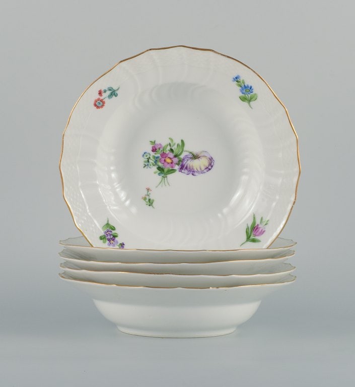 Royal Copenhagen Saxon Flower. Five deep plates in hand-painted porcelain with flowers and gold (1 of 6)