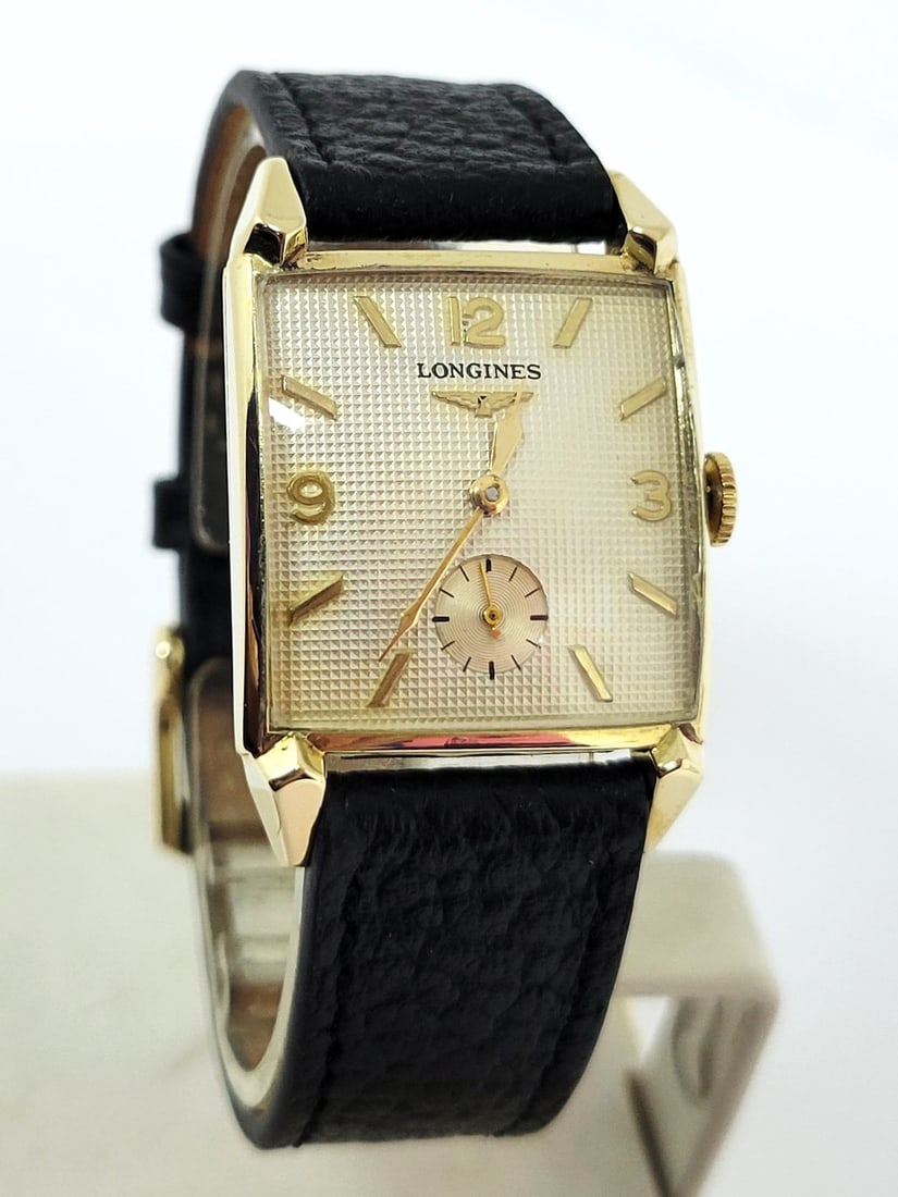 Vintage Solid 14k LONGINES Men's Winding Watch Cal 23Z* C.1950 EXLNT* SERVICED: Vintage Solid 14k LONGINES Men's Winding Watch Cal 23Z* EXLNT* SERVICED This Men's Longines watch is Swiss made. Great present for yourself or someone you love as well as for vintage collectors or ent
