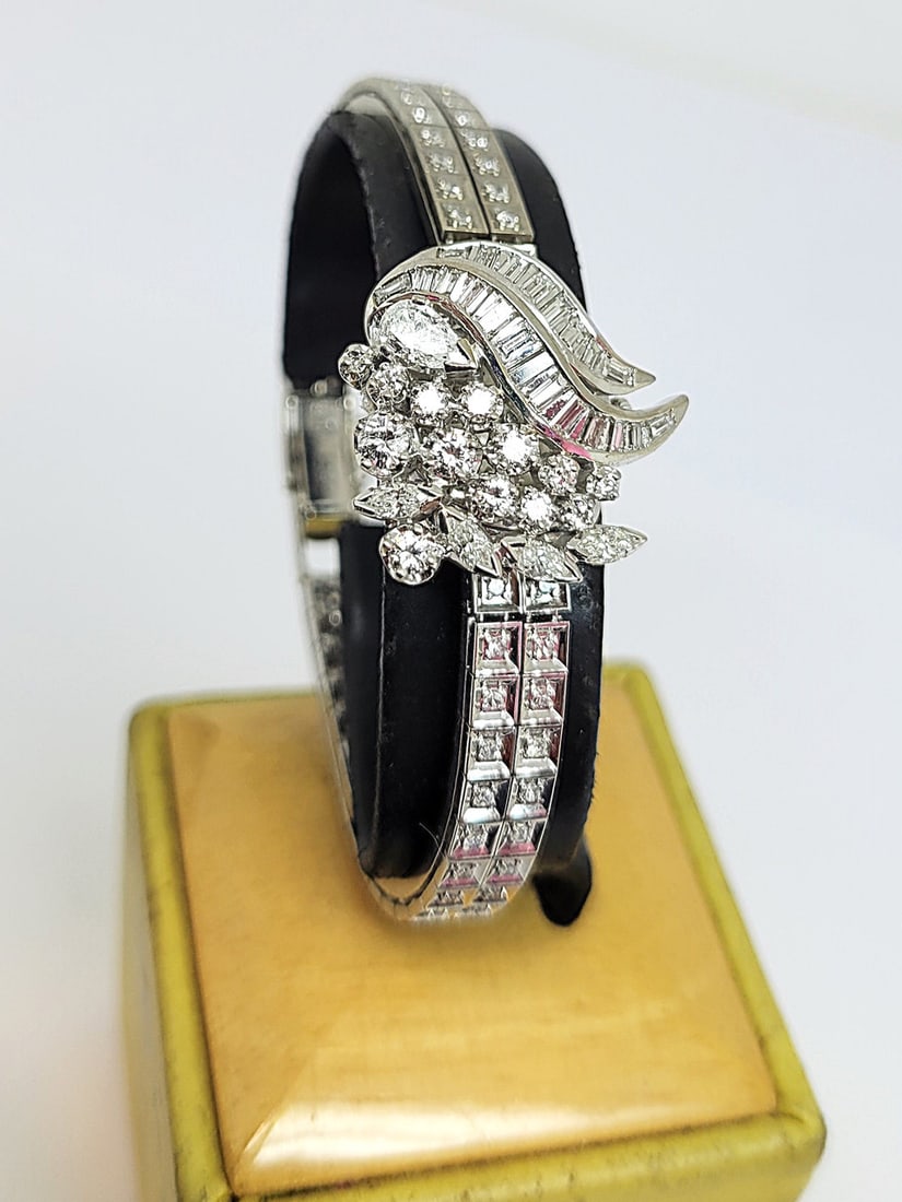 Vintage 14k White OMEGA Winding Ladies Watch With 3.6 ct Natural Diamonds* EXLNT: Vintage 14k White OMEGA Winding Ladies Watch With 3.6 ct Natural Diamonds* EXLNT Great present for yourself or your loved ones!* Solid 14k white gold case & bracelet with diamonds * There are round br