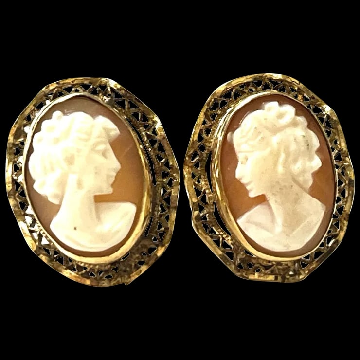 Vintage A & Z 12k Gold Fill Cameo Screw Back Earrings: Title: Vintage A & Z 12k Gold Fill Cameo Screw Back Earrings Description: Vintage A & Z 12k Gold Fill Cameo Screw Back Earrings Hallmarked:A & Z 1/20 12k GF Weighs: 5.3 Grams Measures Approx: 90 x .75