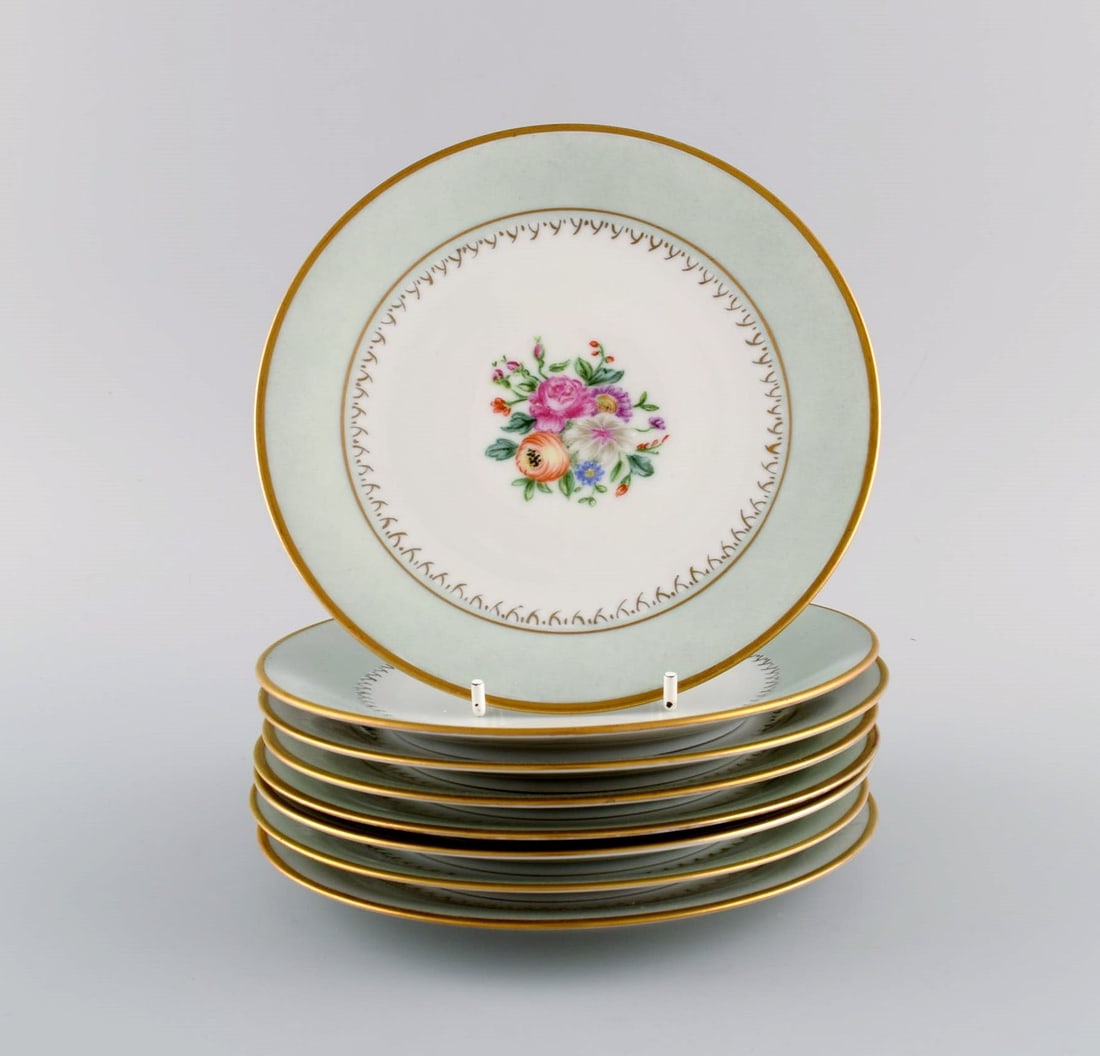 Tirschenreuth, Germany. Eight cake plates in hand-painted porcelain with flowers and gold: Tirschenreuth, Germany. Eight cake plates in hand-painted porcelain with flowers and gold decoration. Mid-20th century. Diameter: 17.5 cm. In excellent condition. Stamped. Reserve: $189.00 Shipping: D