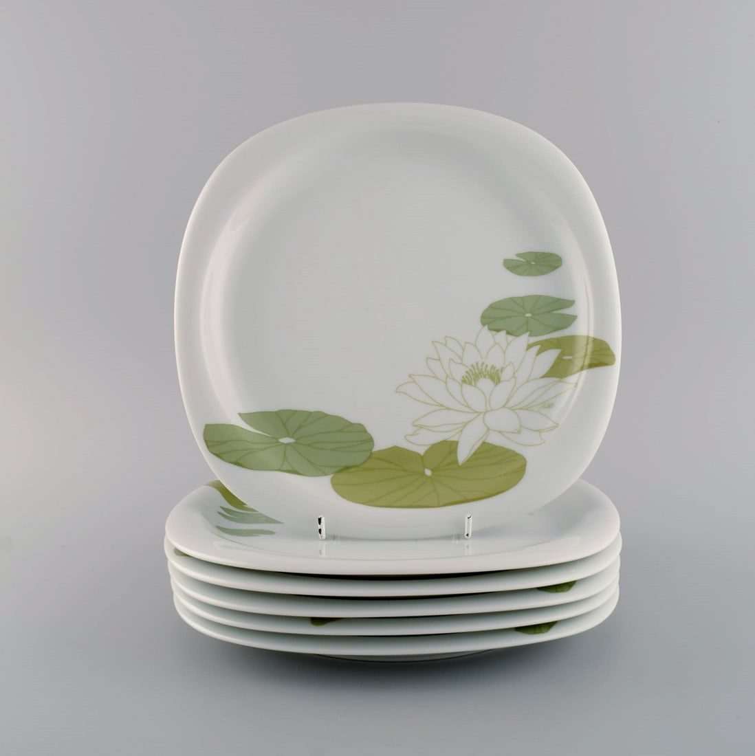Timo Sarpaneva for Rosenthal. Six rare Suomi porcelain dinner plates decorated with water lilies.: Timo Sarpaneva for Rosenthal. Six rare Suomi porcelain dinner plates decorated with water lilies. 1970s / 80s. Diameter: 24.5 cm. In excellent condition. Stamped. Reserve: $399.00 Shipping: Domestic: