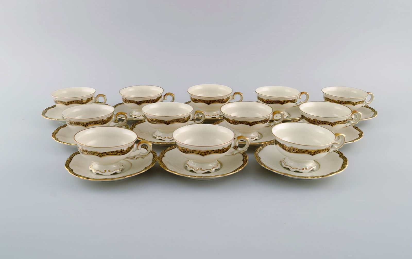 KPM, Berlin. Twelve Royal Ivory tea cups with saucers in cream-colored porcelain with gold (1 of 5)