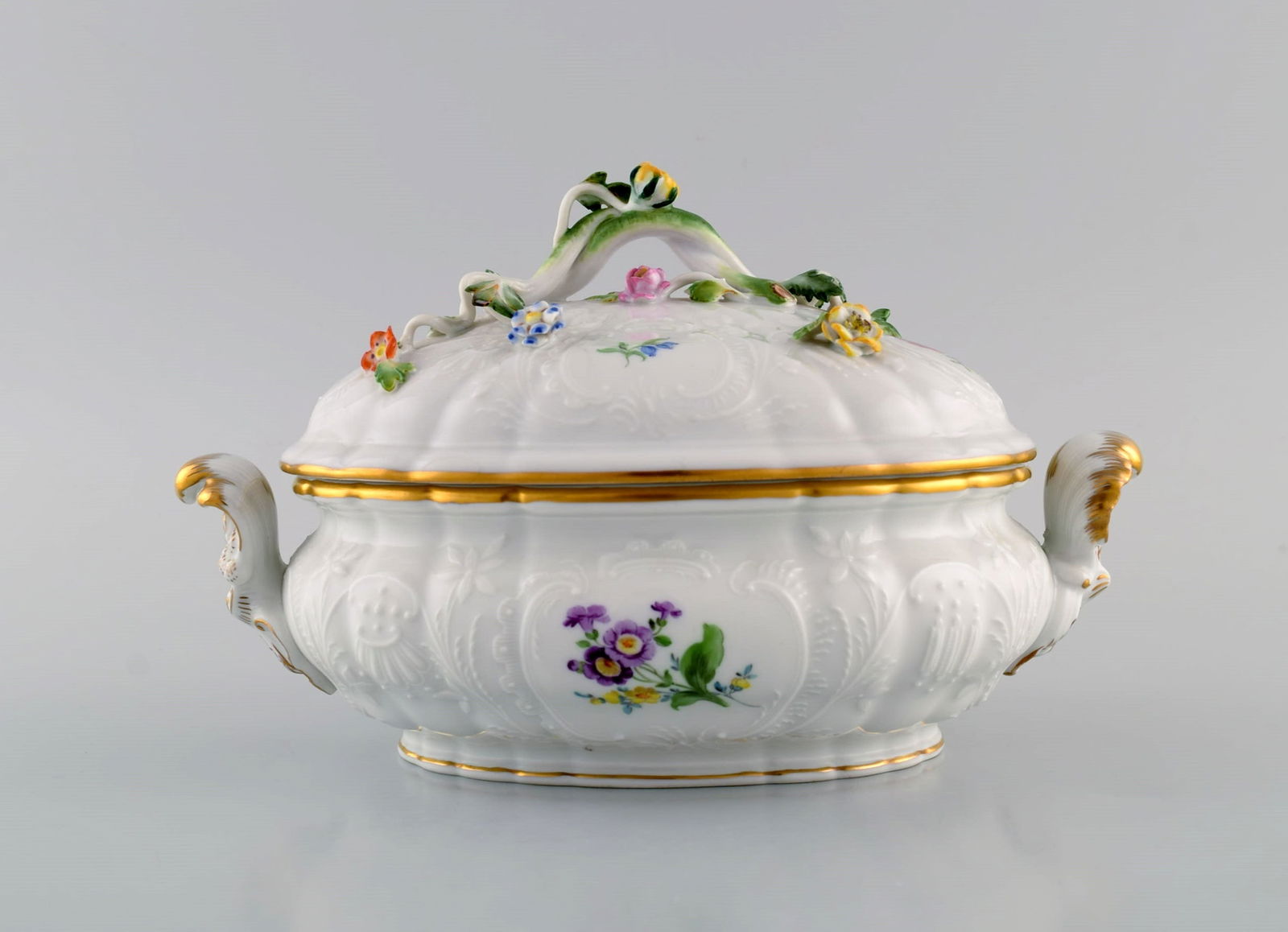 Meissen porcelain lidded tureen with hand-painted flowers and gold edge. Lid modeled with flowers (1 of 6)