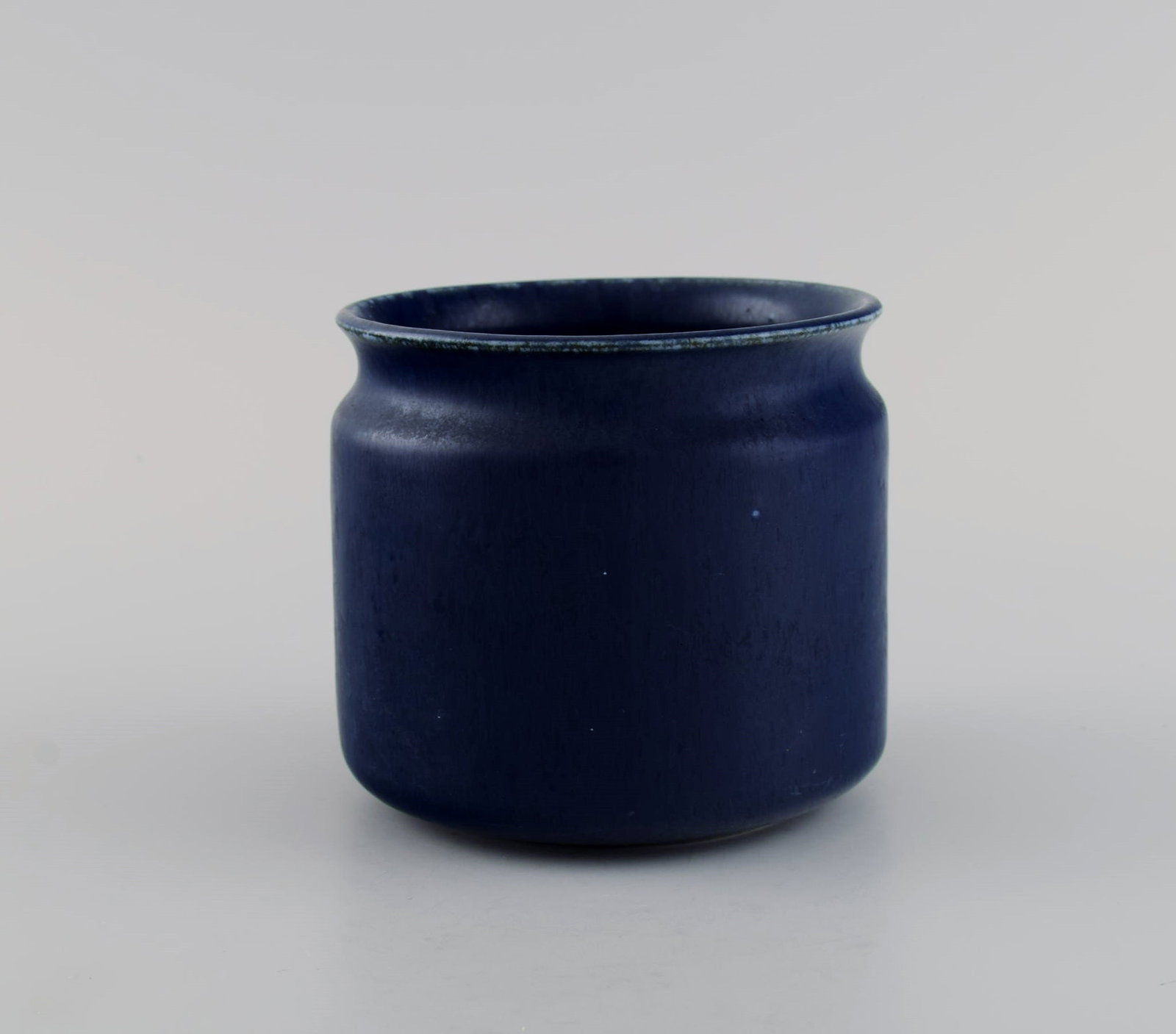 Edith Sonne for Saxbo. Vase in glazed ceramics. Beautiful glaze in shades of blue. Mid-20th century.: Edith Sonne for Saxbo. Vase in glazed ceramics. Beautiful glaze in shades of blue. Mid-20th century. Measures: 11 x 10 cm. In excellent condition. Stamped. Reserve: $329.00 Shipping: Domestic: Shippin