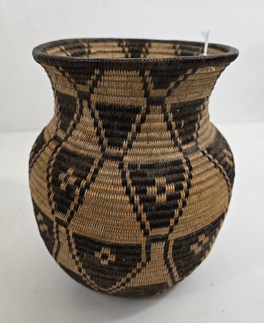 Miniature Apache/Yavapai basketry olla (1 of 4)