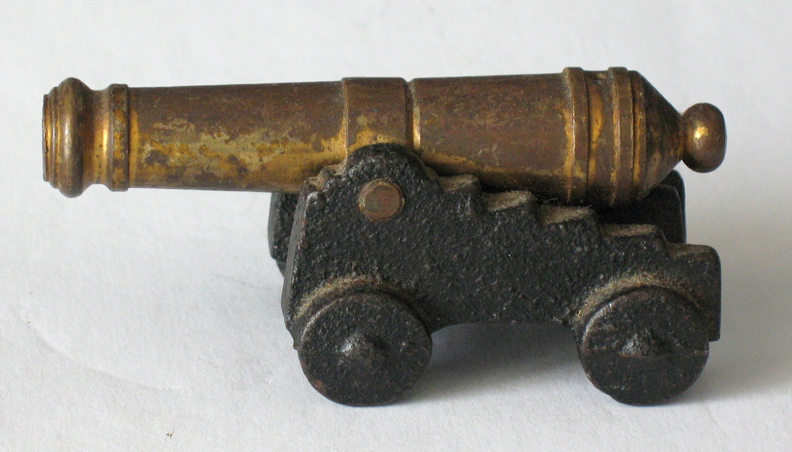 Vintage cast iron & brass canon paper weight. (1 of 3)