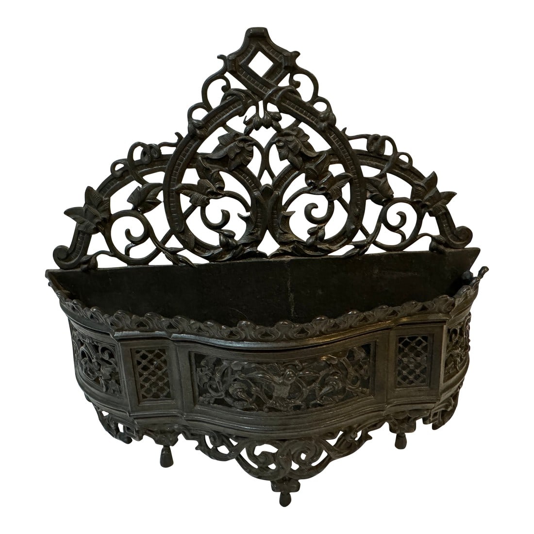 Late 19th Century Victorian Cast Iron f.l. Vombach Offenbach Wall Bracket: Victorian Cast Iron Wall Bracket by F. L. Vombach – Ornate 19th-Century Design This exceptional cast iron wall bracket by F. L. Vombach showcases the intricate scrollwork and classical detailing