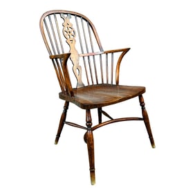 Early 1900s Antique Windsor Armchair With Wheel Motif