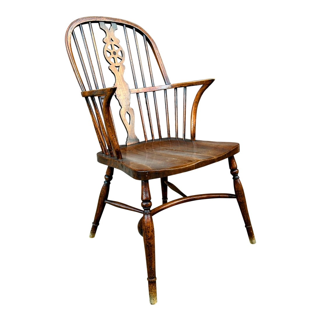 Early 1900s Antique Windsor Armchair With Wheel Motif: Antique Windsor Armchair With Wheel Motif. Windsor oak and elm armchair, carved with a attractive turned draft or roundels to the centre of the pierced back splats, both have yew wood spindles, bentwo