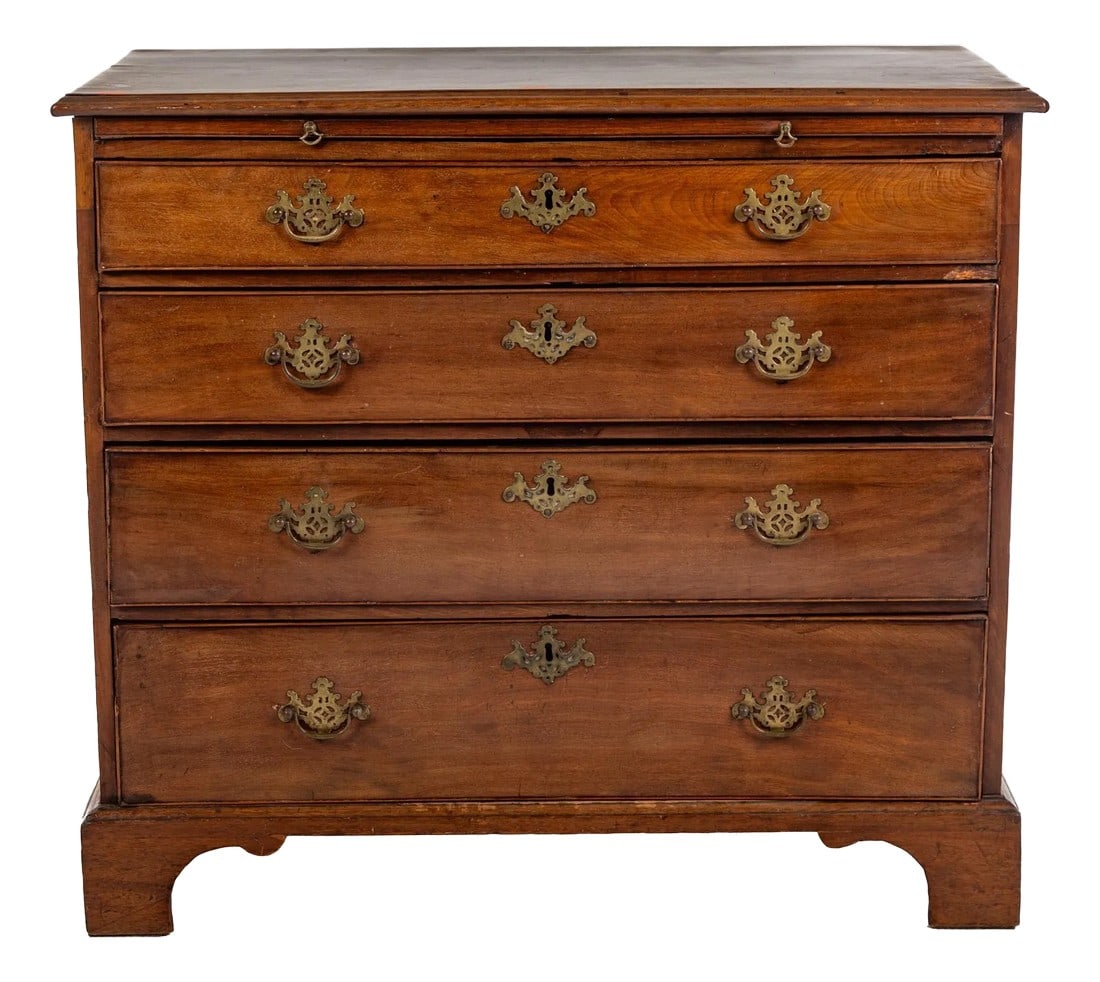 Antique English George III Mahogany Bachelor's Chest of Drawers: Antique English George III Mahogany Bachelor's Chest of Drawers, late 18th century. The chest features molded top over brush slide and four graduated drawers, ending in bracket feet. Dimension 31 1/2