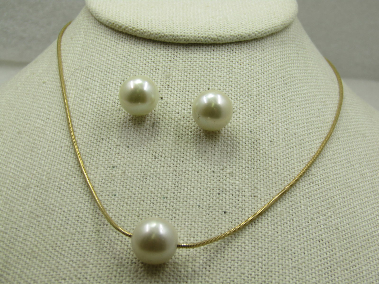 Vintage Pearl Necklace, 18" Snake Chain & Earrings Set, 1980's: Title: Vintage Pearl Necklace, 18" Snake Chain & Earrings Set, 1980's Description: Vintage Pearl Necklace, 18" Snake Chain & Earrings Set, 1980's. The pearl stud pierced earrings are appx. 11.5mm roun