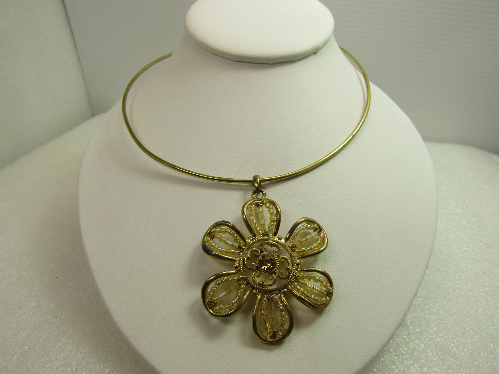 Vintage Rhinestone Glass Beaded Floral Necklace, Collar, Hook Clasp, 15", 1980'S: Title: Vintage Rhinestone Glass Beaded Floral Necklace, Collar, Hook Clasp, 15", 1980'S Description: Vintage Rhinestone Glass Beaded Floral Necklace, Collar, Hook Clasp, 15". 1980'S. Appx. 15" gold to