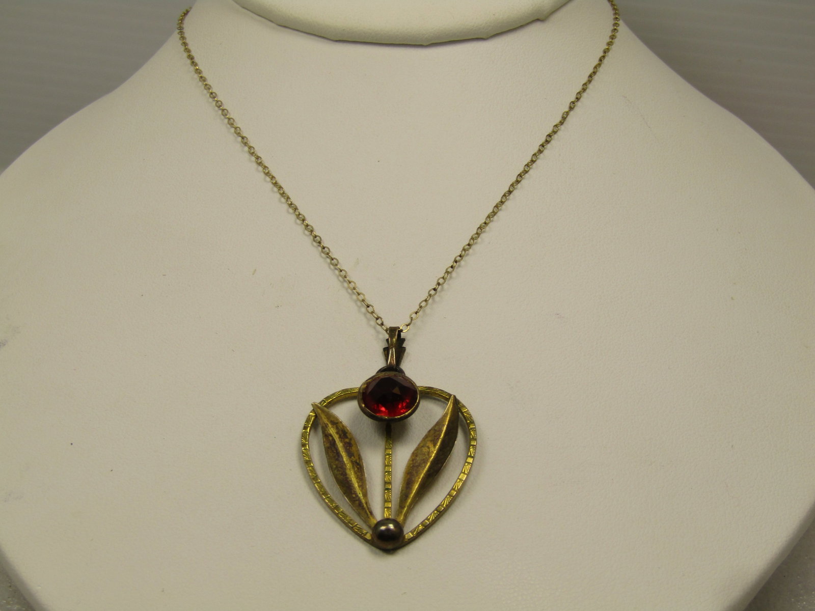Vintage 12kt & 14kt GF Red Floral Necklace, 18", 1930's-1950's: Title: Vintage 12kt & 14kt GF Red Floral Necklace, 18", 1930's-1950's Description: Vintage 12kt & 14kt GF Red Floral Necklace, 18", 1930's-1950's. The pendant is believed to be from the 1930's and is 