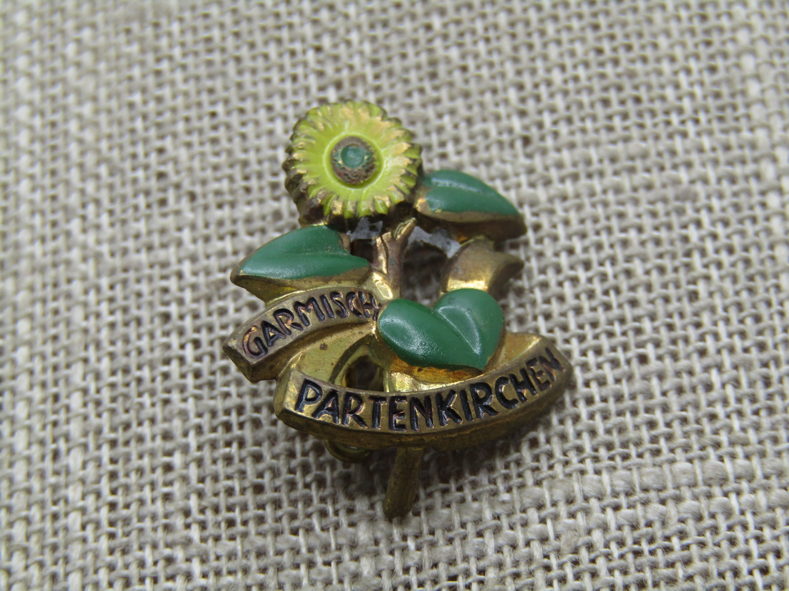 Vintage Enameled Garmisch Partenkirchen Skiing Badge, 1940'-1950's: Title: Vintage Enameled Garmisch Partenkirchen Skiing Badge, 1940'-1950's Description: Vintage Enameled Garmisch Partenkirchen Skiing Badge, 1940's-1950's. German enameled yellow flower and green elav