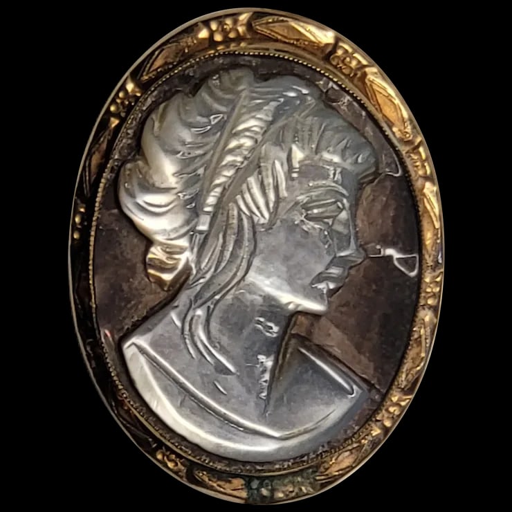 Vintage Cameo Mother of Pearl Brooch/Pin: Title: Vintage Cameo Mother of Pearl Brooch/Pin Description: Vintage Cameo Mother of Pearl Brooch/Pin Date/Period: Vintage Materials: Shell/Mother of Pearl 1 x 1 Reserve: $75.00 Shipping: Domestic: Fl