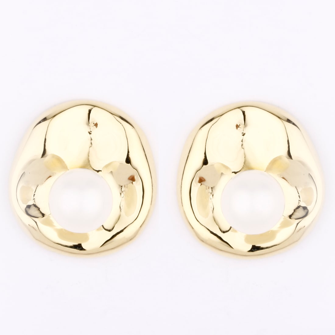 Earrings: Pearl Round ( Half Drill ) 6.00mm: Item:Earrings Description: Pearl Round ( Half Drill ) 6.00mm - 2Pcs Date/Period: After 2000 Material: 925 Silver W/Yellow Gold Plating Gross Weight: 5.2 Metal Weight: 4.6 Reserve: $27.00 Shipping: Dom