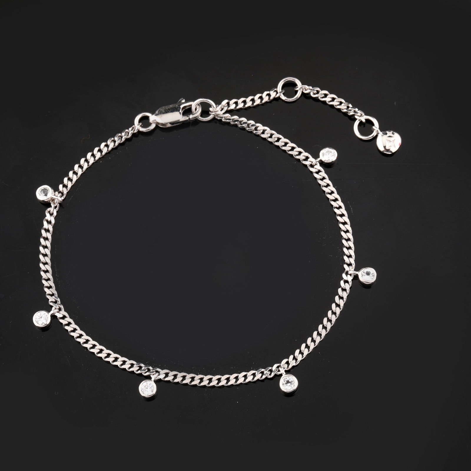 Bracelet: White Topaz Round 2.50mm: Item:Bracelet Description: White Topaz Round 2.50mm - 6Pcs ( Karizia GD 60 Chain With Logo Tag ) ( Ext. Round Jumpring 3.70mm, Thickness 0.70mm - 3Pcs ) Date/Period: After 2000 Material: 925 Silver W/