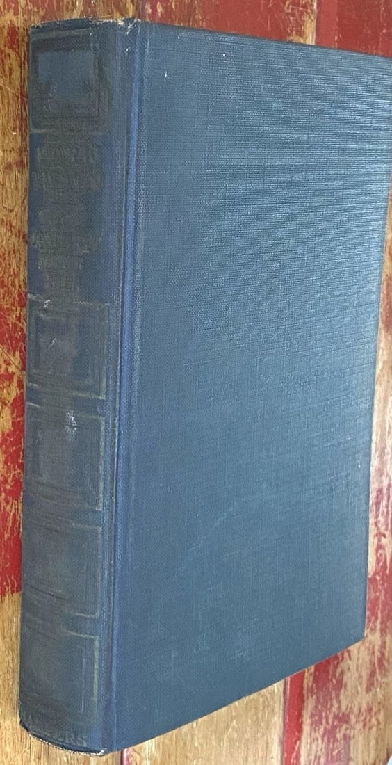 A Connecticut Yankee In King Arthur's Court MarkTwain 1899Authors Nat'l ed HC: The product is a hardcover edition of "A Connecticut Yankee In King Arthur’s Court” by Mark Twain, published in 1899 by Harper & Brothers in New York. It is part of the Author's National E