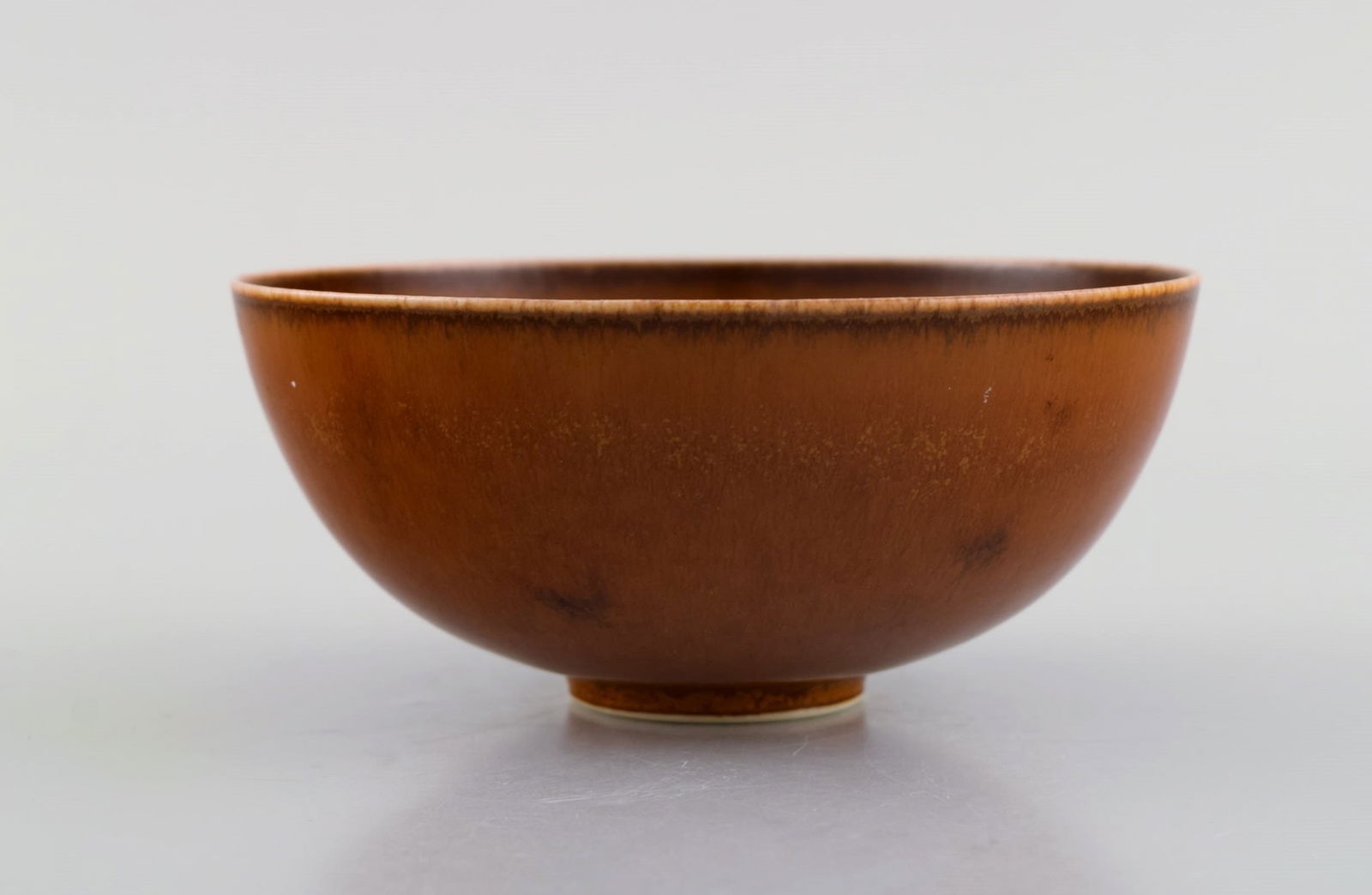 Saxbo bowl in glazed stoneware. Beautiful glaze in brown shades. Mid-20th century.: Saxbo bowl in glazed stoneware. Beautiful glaze in brown shades. Mid-20th century. Measures: 12 x 5.5 cm. In excellent condition. Stamped. Reserve: $448.00 Shipping: Domestic: Shipping rates are 