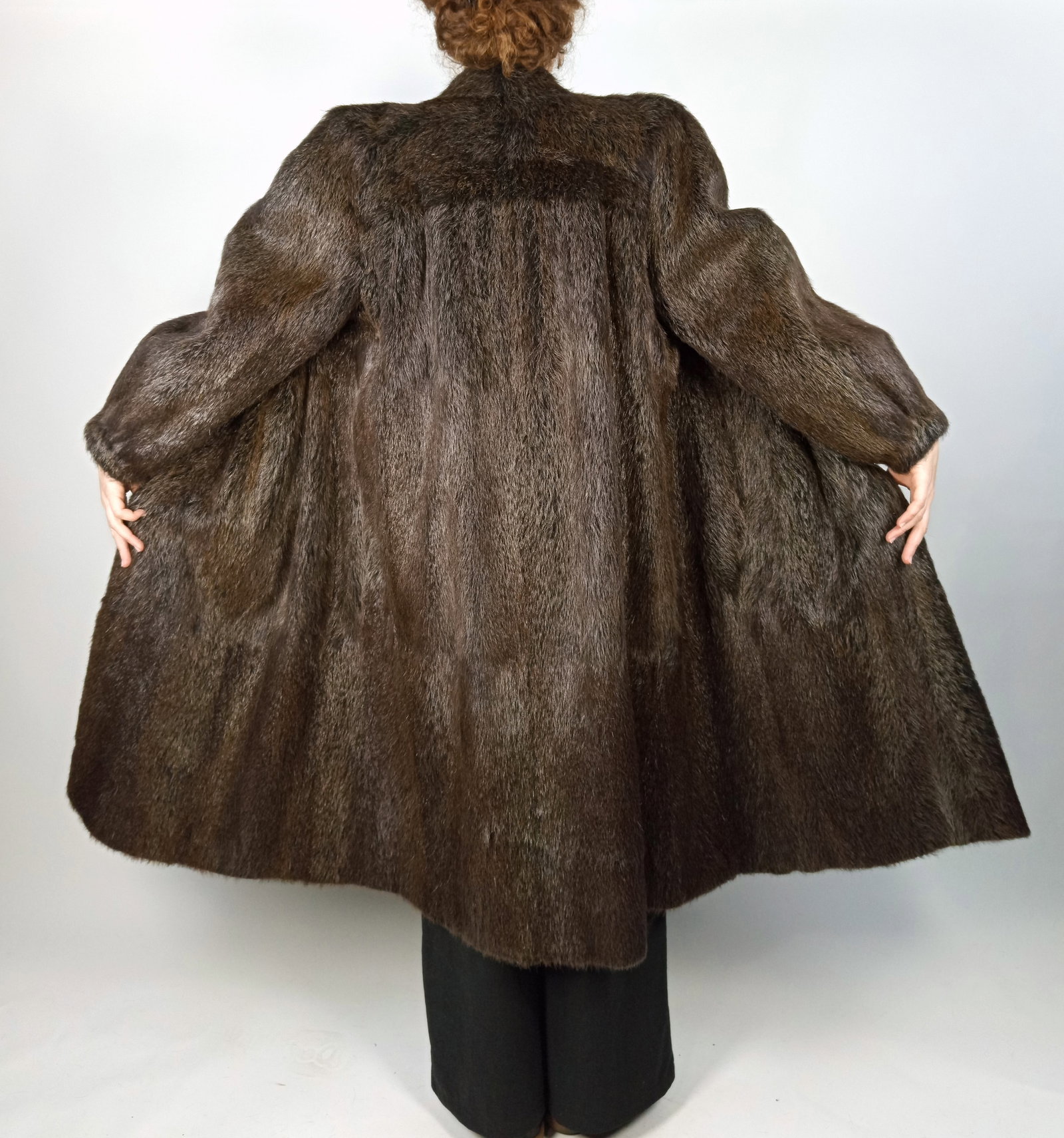 BEAVER FUR COAT EU: XL - US:20: Title: BEAVER FUR COAT EU: XL - US:20 Dimensions: Approximate size- EU: XL ; US: 20 : Important details: Length: 120cm/47.24in -Shoulders width:52cm/20.47in -Sleeve Length:60cm/23.62in -Bust size ( pi