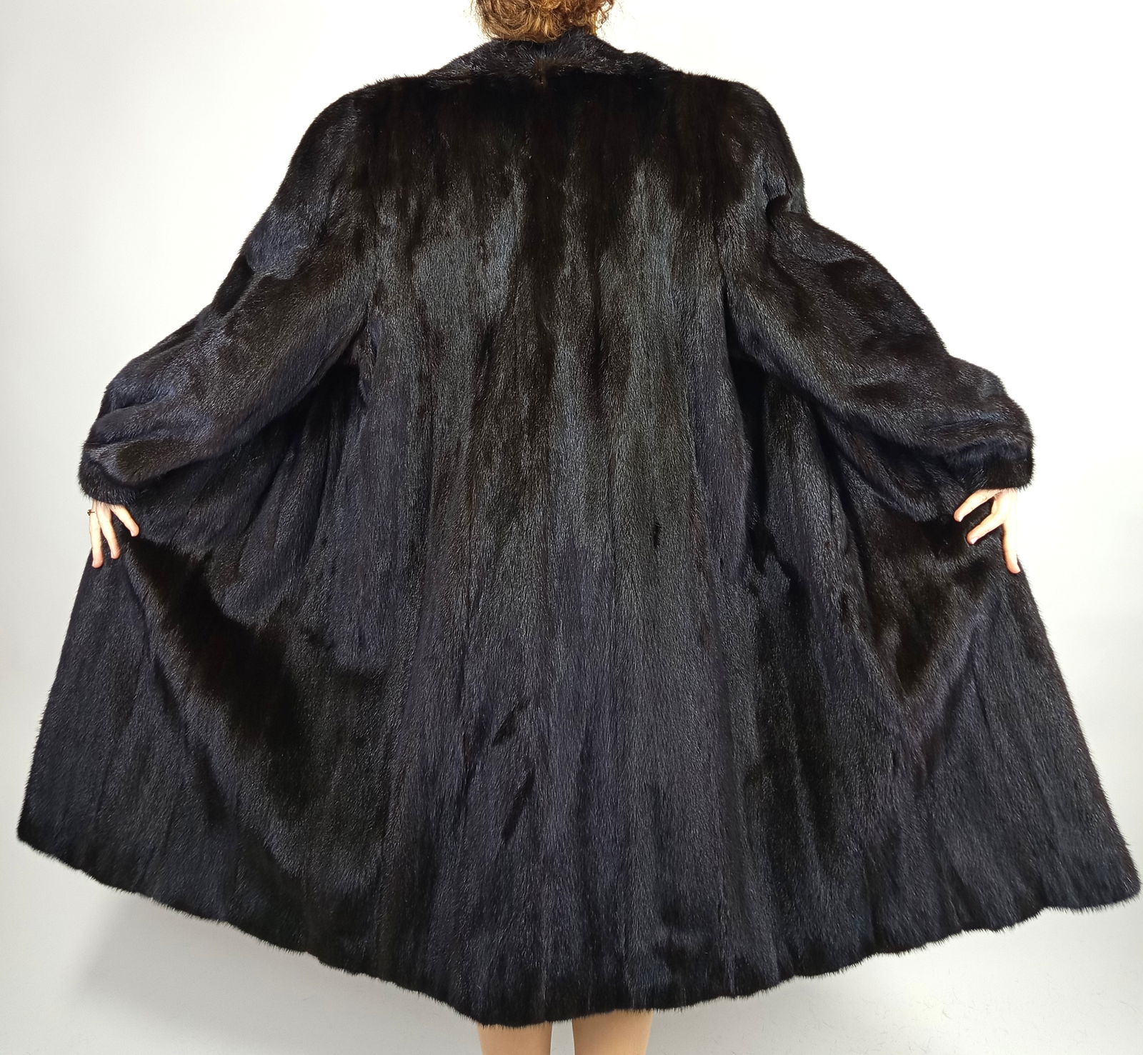 MAHOGANY MINK FUR COAT EU: XXL ; US: 22: Title: MAHOGANY MINK FUR COAT EU: XXL ; US: 22 Dimensions: Approximate size- EU: XXL; US: 22 : Important details: Length: 115cm/45.28in -Shoulders width:55cm/21.65in -Sleeve Length:64cm/25.2in -Bust s