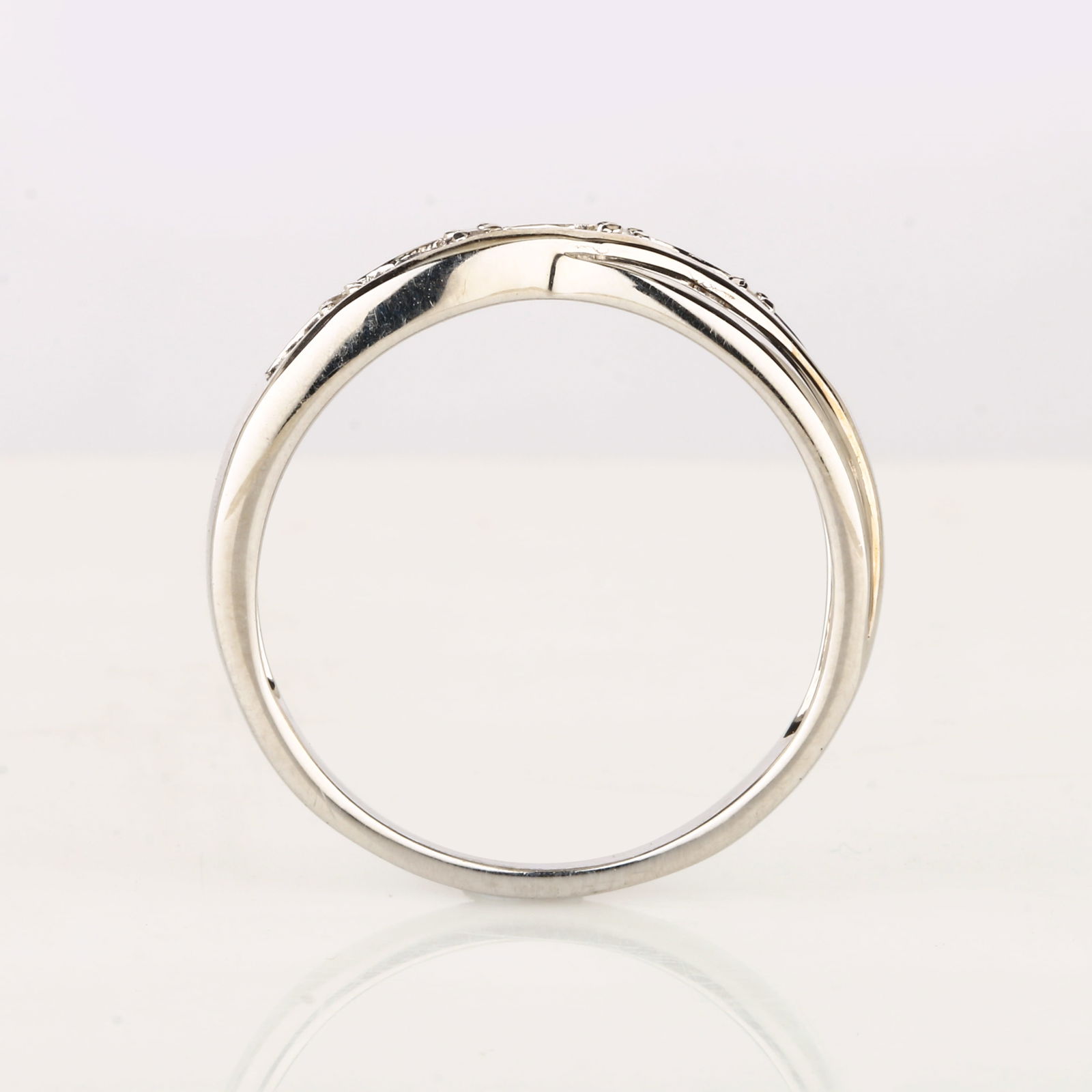 Ring: Blue Sapphire Round 2.10-2.20mm (1 of 4)