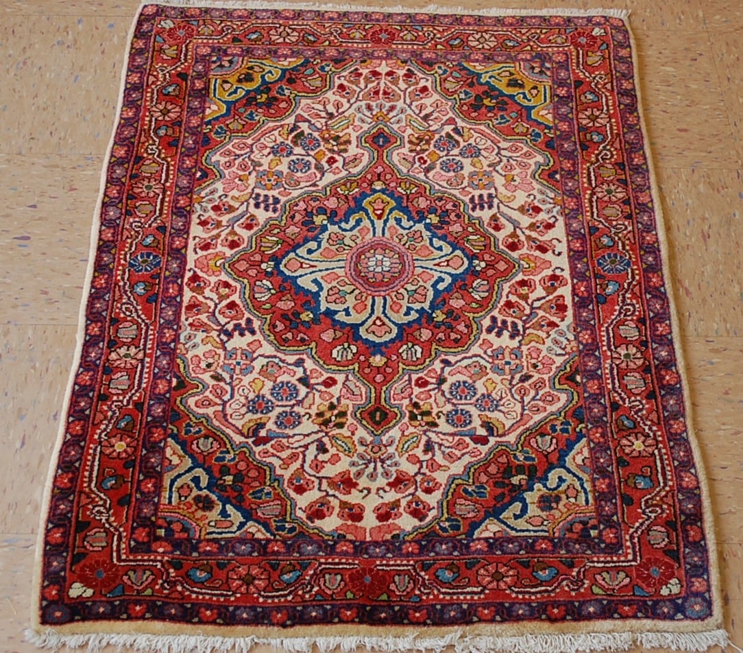 Persian SAROUK RUG 2'9" x 3'6": Title: Persian SAROUK RUG 2'9" x 3'6" Description:OLD HIGHLY DETAILED DESIGN Persian SAROUK FARAHAN ORIENTAL RUG ....HIGH KPSI...KORK WOOL..size is a unique 2'9" x 3'6"......................Wonderful