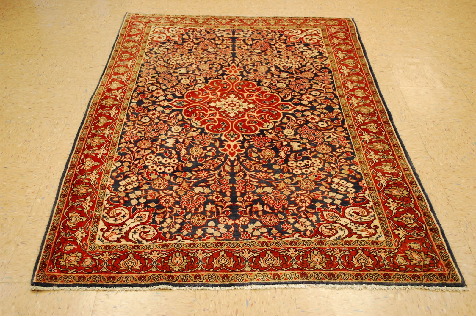 Persian SARUK RUG 4.6x6.9: Title:Persian SARUK RUG 4.6x6.9 Description:OLD, ANTIQUE HIGHLY DETAILED BEAUTY_HIGH KPSI_KORK WOOL Persian SAROUK FARAHAN ORIENTAL RUG ..........size is a unique 4' 6" x 6' 9".................Wonderf