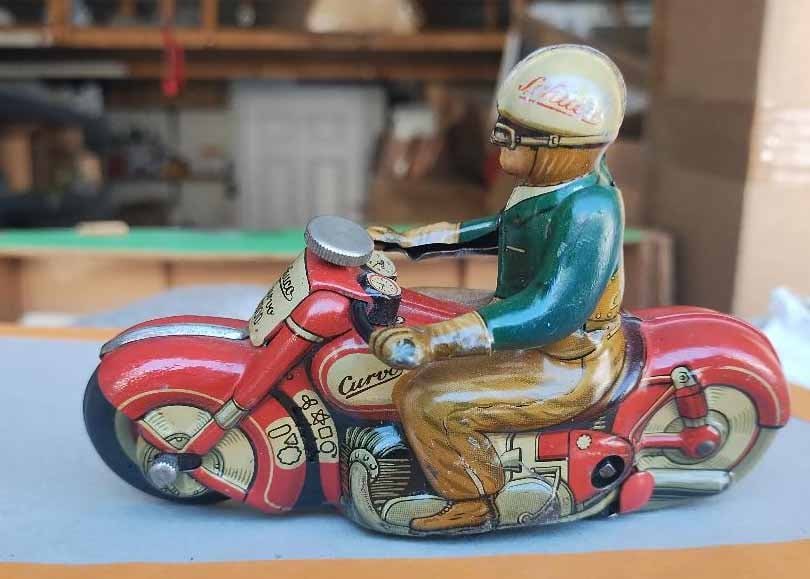 Schuco Curvo 1000 motorcycle , Made in US Zone Germany, with original instructions and c5 original: Title: Schuco Curvo 1000 motorcycle , Made in US Zone Germany, with original instructions and c5 original box,c9 . Description: Schuco Curvo 1000 motorcycle , Made in US Zone Germany, with original in