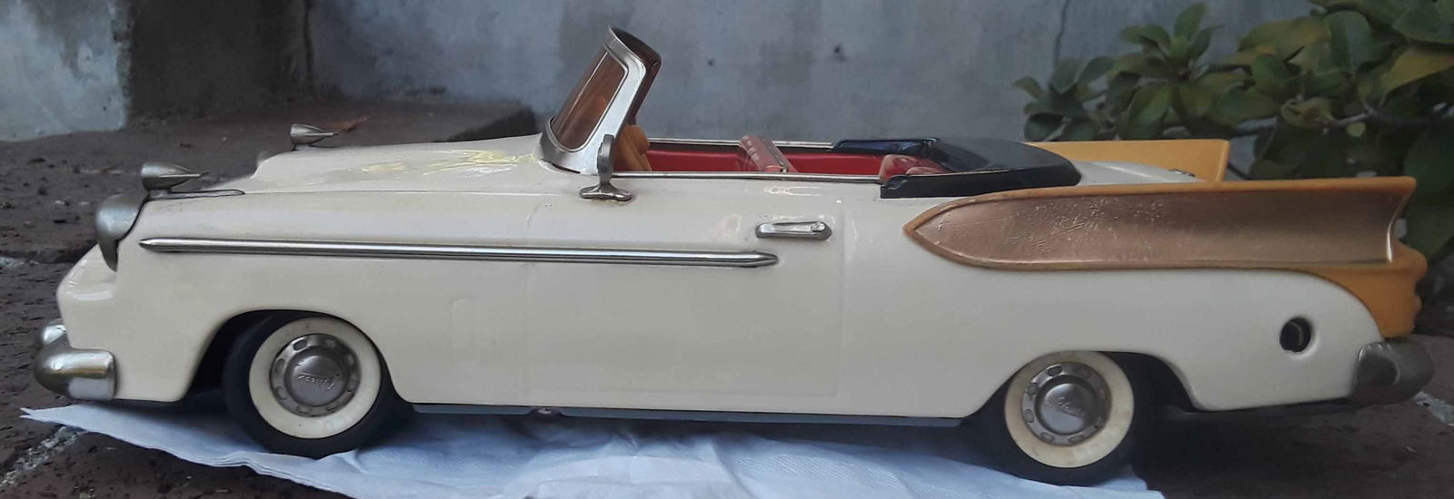 Schuco 5700 Packard Hawk "Synchromatic".This unusual and highly realistic car has automatic: Title: Schuco 5700 Packard Hawk "Synchromatic".This unusual and highly realistic car has automatic transmission that changes the speeds according to one of the four chosen programs, c9. Description: S