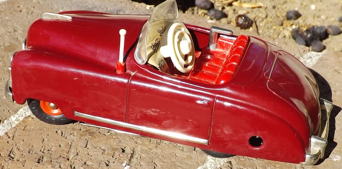 Schuco "Radio" 4012 (made in Western Germany) car, rack and pinion steering,Swiss music box,c10.: Title: Schuco "Radio" 4012 (made in Western Germany) car, rack and pinion steering,Swiss music box,c10. Description: Schuco "Radio" 4012 (made in Western Germany) car, rack and pinion steering,Swiss m