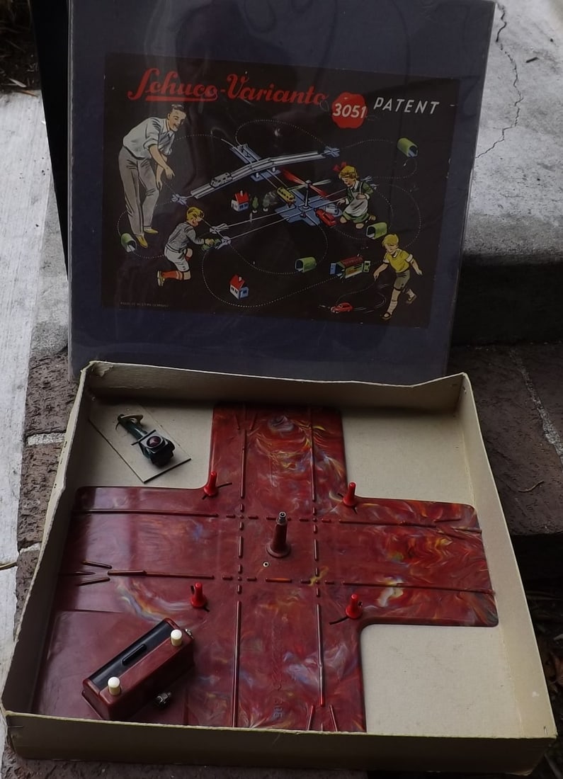 Schuco Varianto 3051 four-way electrified intersection, this is the largest variation.: Title: Schuco Varianto 3051 four-way electrified intersection, this is the largest variation. Description: Schuco Varianto 3051 four-way electrified intersection, this is the largest variation. Reserv