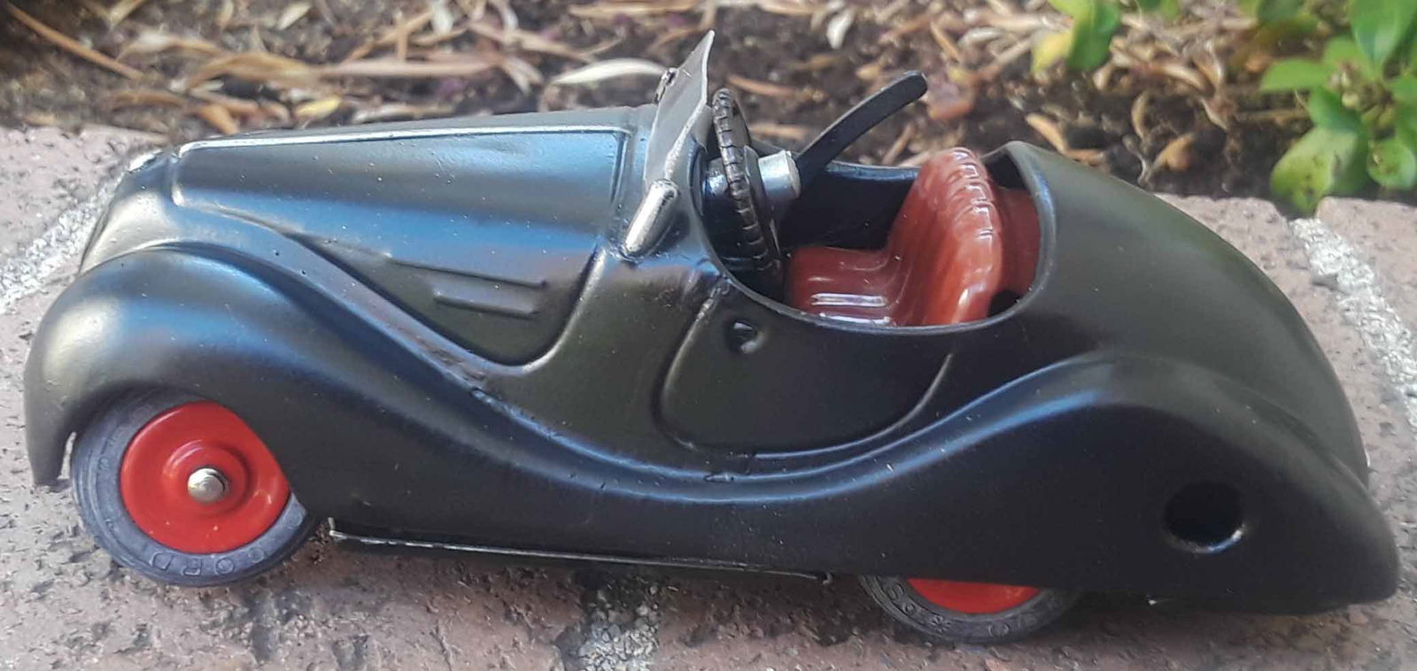 Schuco Akustico Roadster (made in Germany), BMW 328 car, c10, two windup motors, one for horn and: Title: Schuco Akustico Roadster (made in Germany), BMW 328 car, c10, two windup motors, one for horn and the other for propulsion, rack and pinion steering. Description: Schuco Akustico Roadster (made