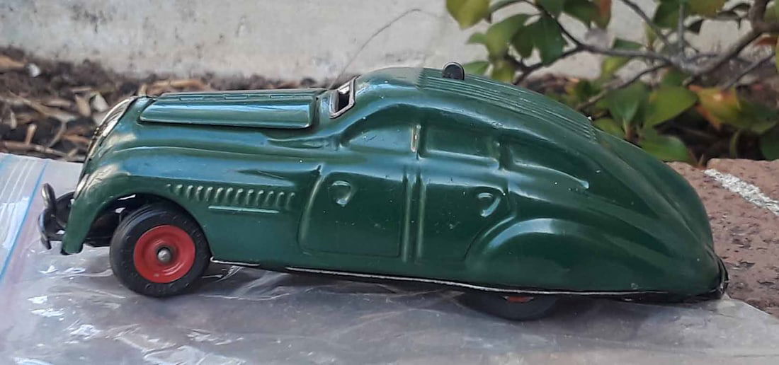 Schuco "Kommando Anno 2000" (made in Germany only 3 years, between 1938 and 1941), c10, the car: Title: Schuco "Kommando Anno 2000" (made in Germany only 3 years, between 1938 and 1941), c10, the car starts and/or stops by brushing the top switch or by blowing into the membrane visible thru the t