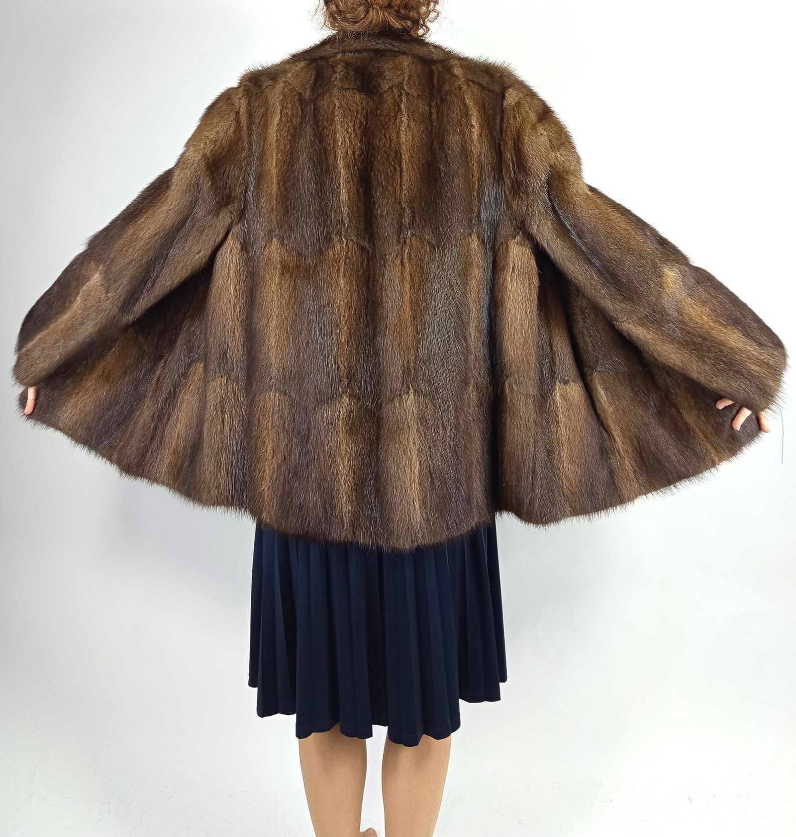 MUSKRAT FUR JACKET EU: L ; US: 16 (1 of 10)