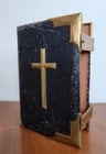1830s COMMON PRAYER BOOK w/ PSALTER in ENGLISH antique BRASS DECORATED BINDING: Title: 1830s COMMON PRAYER BOOK w/ PSALTER in ENGLISH antique BRASS DECORATED BINDING Description: THE BOOK OF COMMON PRAYER w/ PSALTER Cambridge, n.d. (c. 1830s) Nice leather binding with applied bra