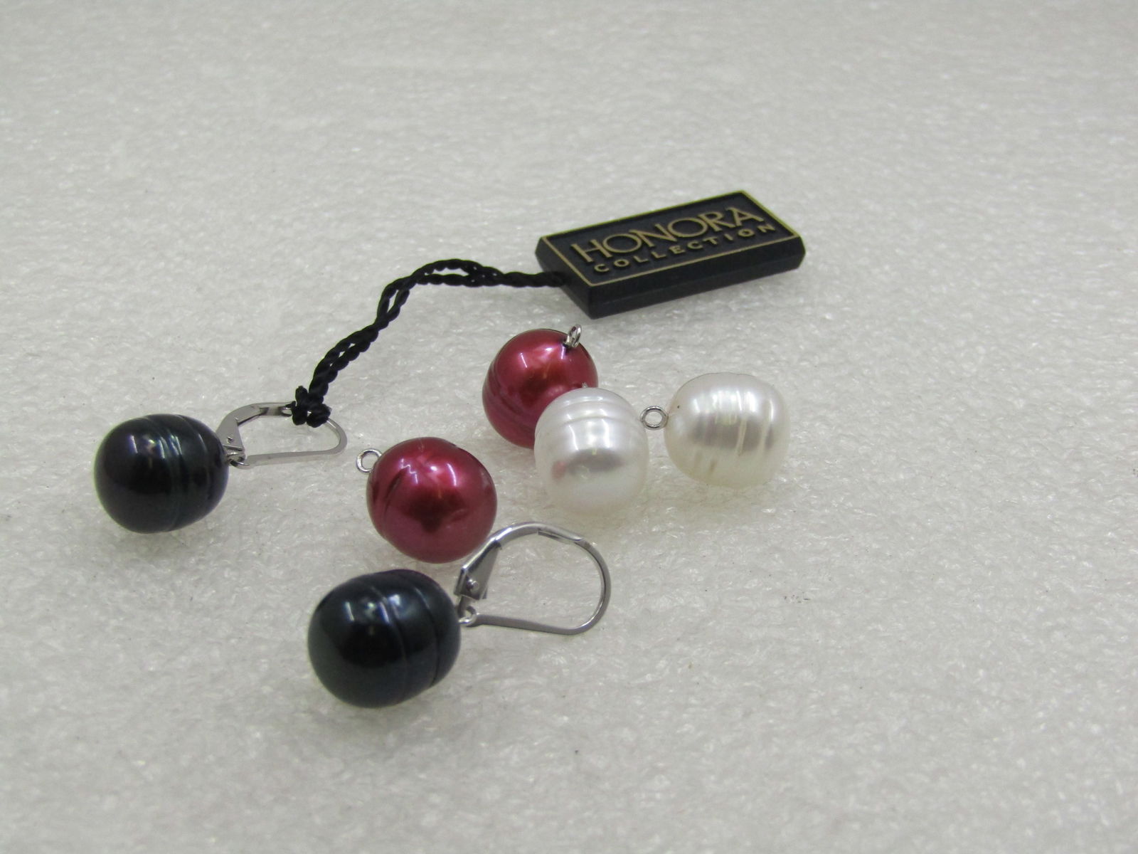 Sterling Interchangeable Baroque Pearl Dangle Leverback Pierced Earrings, 1-1/8", Hanora Collection: Sterling Interchangeable Baroque Pearl Dangle Leverback Pierced Earrings, 1-1/8". These come with the Nonora tag and are signed Honora and marked .925. A pair of earrings with a pearl on each is appx.